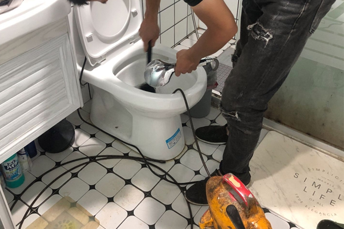 浮梁马桶堵塞自己疏通还是找师傅?专业上门服务让你省时更省心