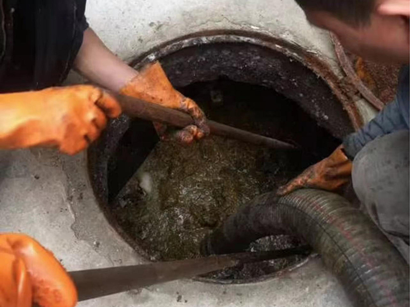 浮梁清理化粪池时如何避免沼气的危害?